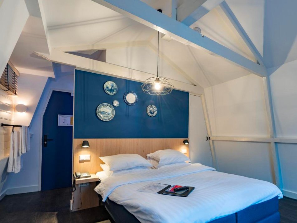 gay friendly hotel Amsterdam Amistad