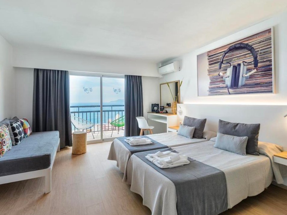 Hotel Cenit & Apts Sol y Viento Ibiza